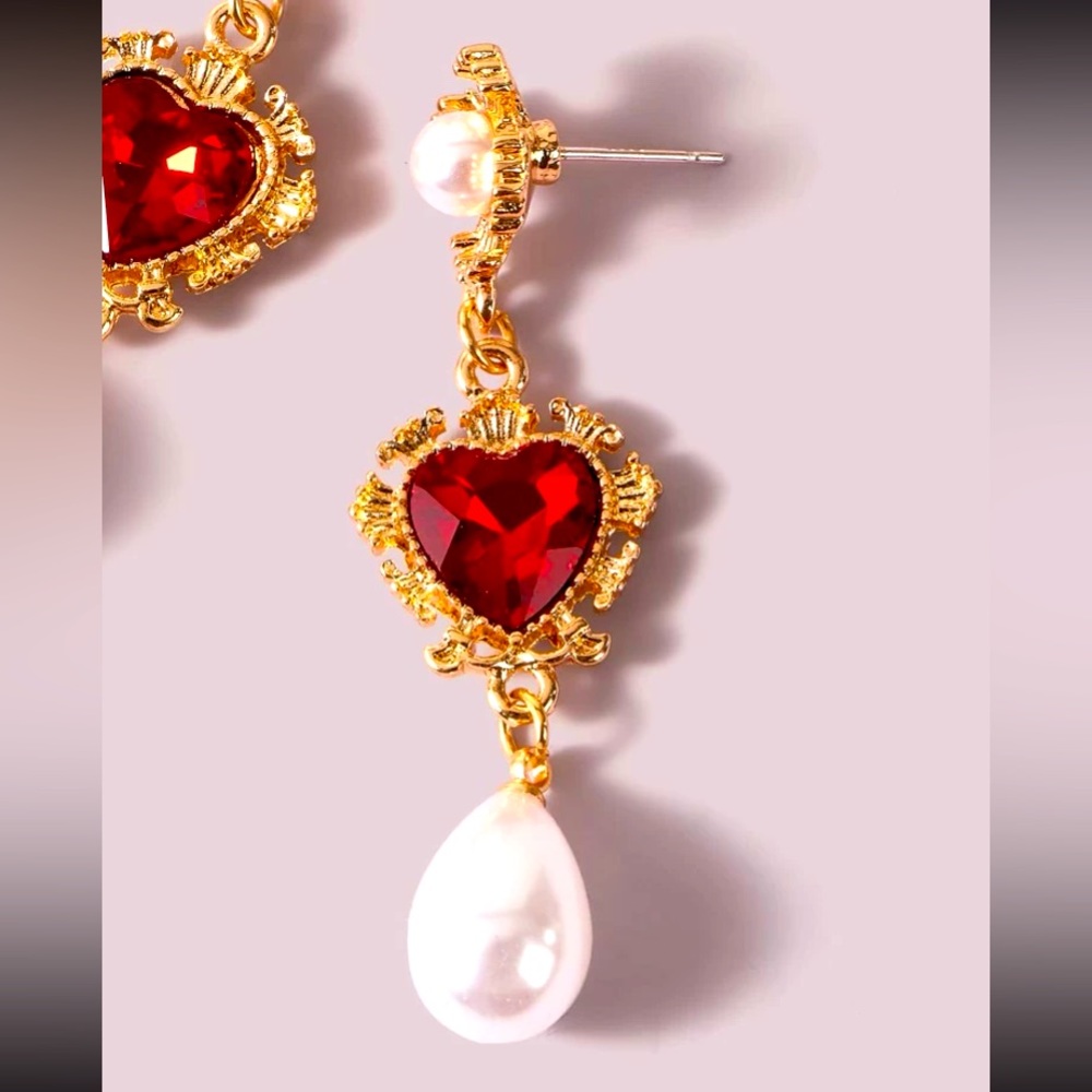 Queen of Hearts👑❤️Ruby Red Rhinestone, Gold & Pearl Drop Statement Earri… - Picture 4 of 15